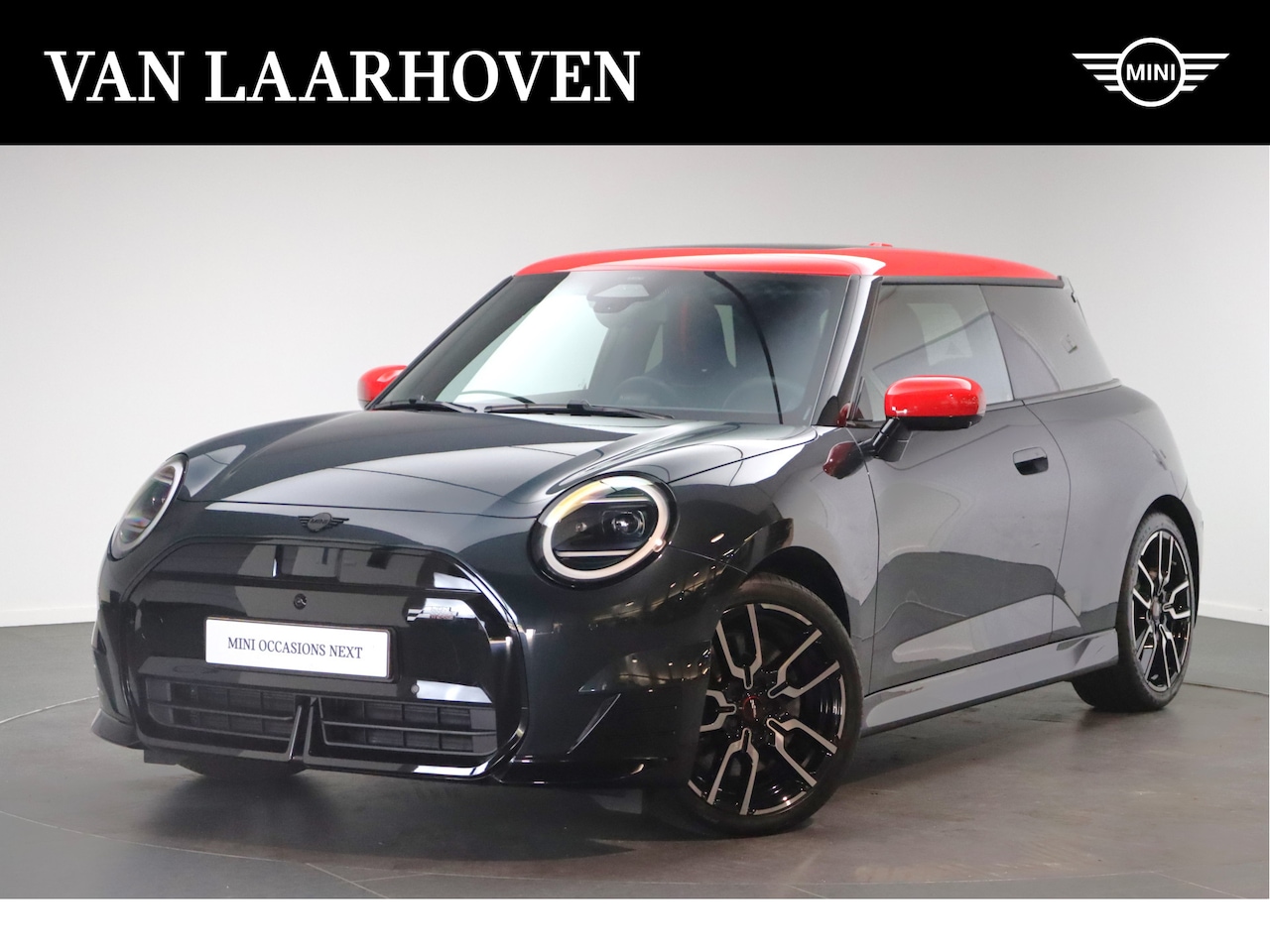 MINI Mini-Electric - Hatchback Cooper SE / John Cooper Works / Pakket XL / 18 inch JCW Lap Spoke 2-tone - AutoWereld.nl