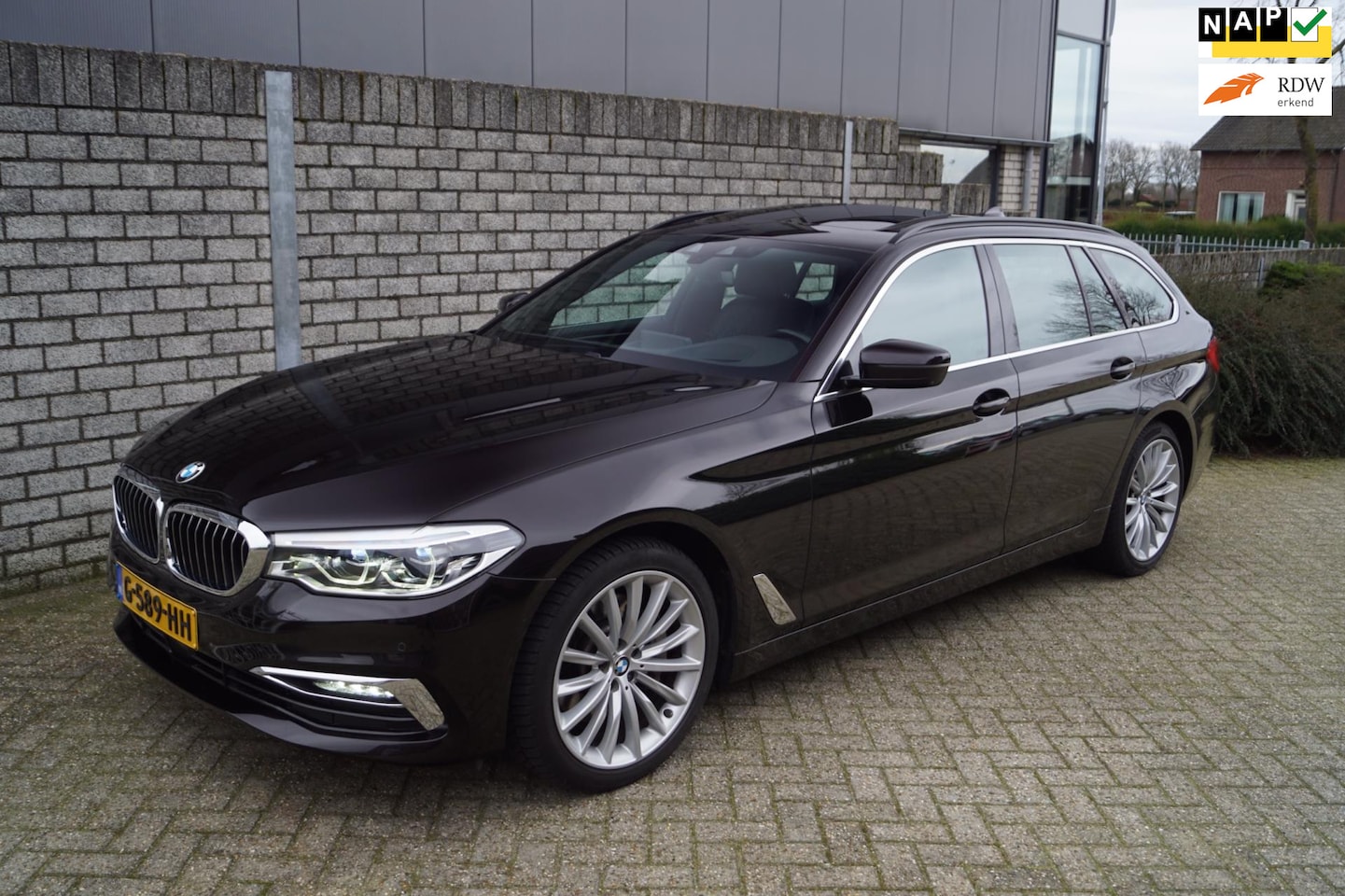 BMW 5-serie Touring - 530i xDrive High Executive Edition Autom Panodak Luxe Leder Luchtvering Navi Camera Clima - AutoWereld.nl