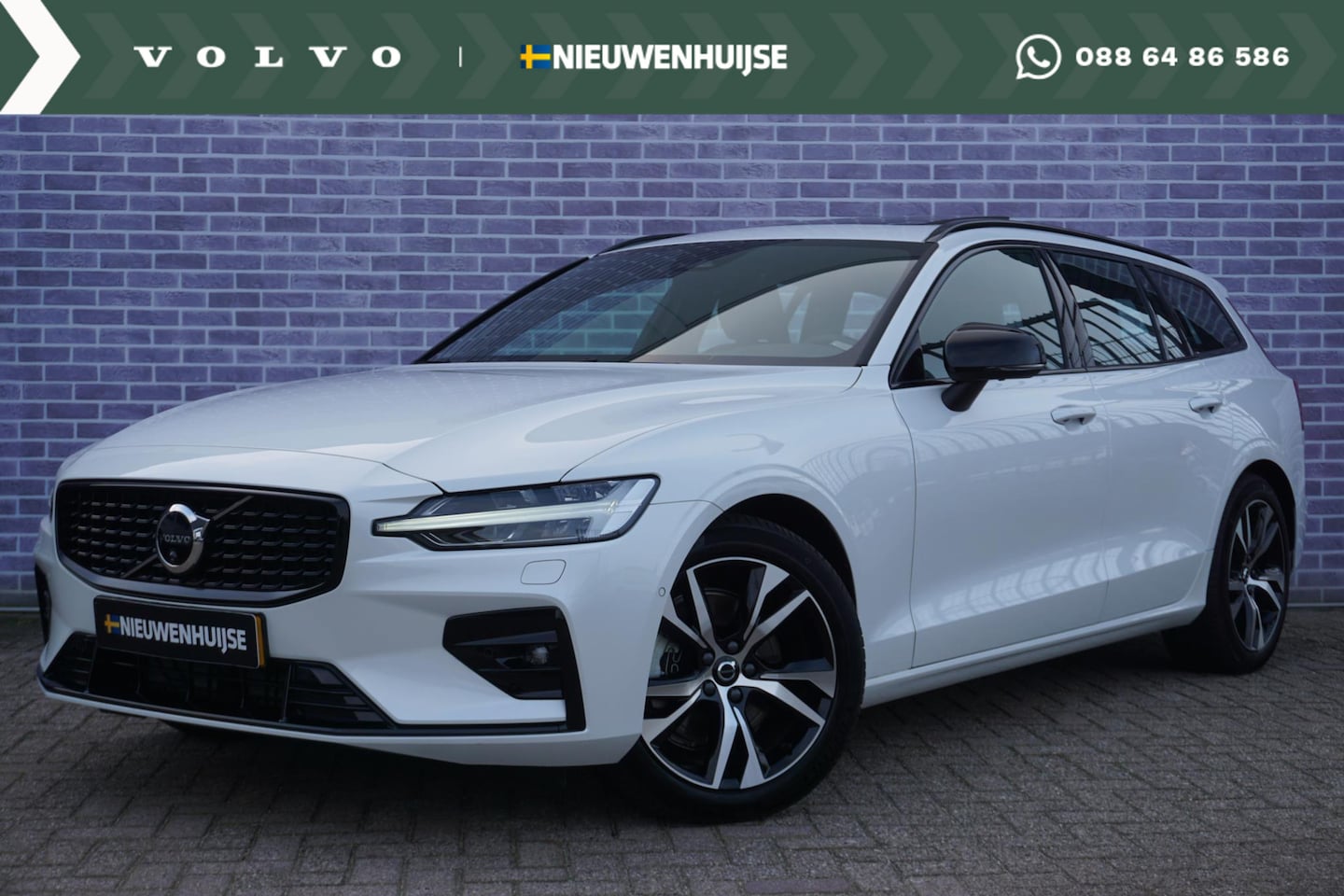 Volvo V60 - 2.0 B4 Plus Dark | Trekhaak | 360° Camera | Harman/Kardon | Stoel/stuurverwarming | Volvo - AutoWereld.nl