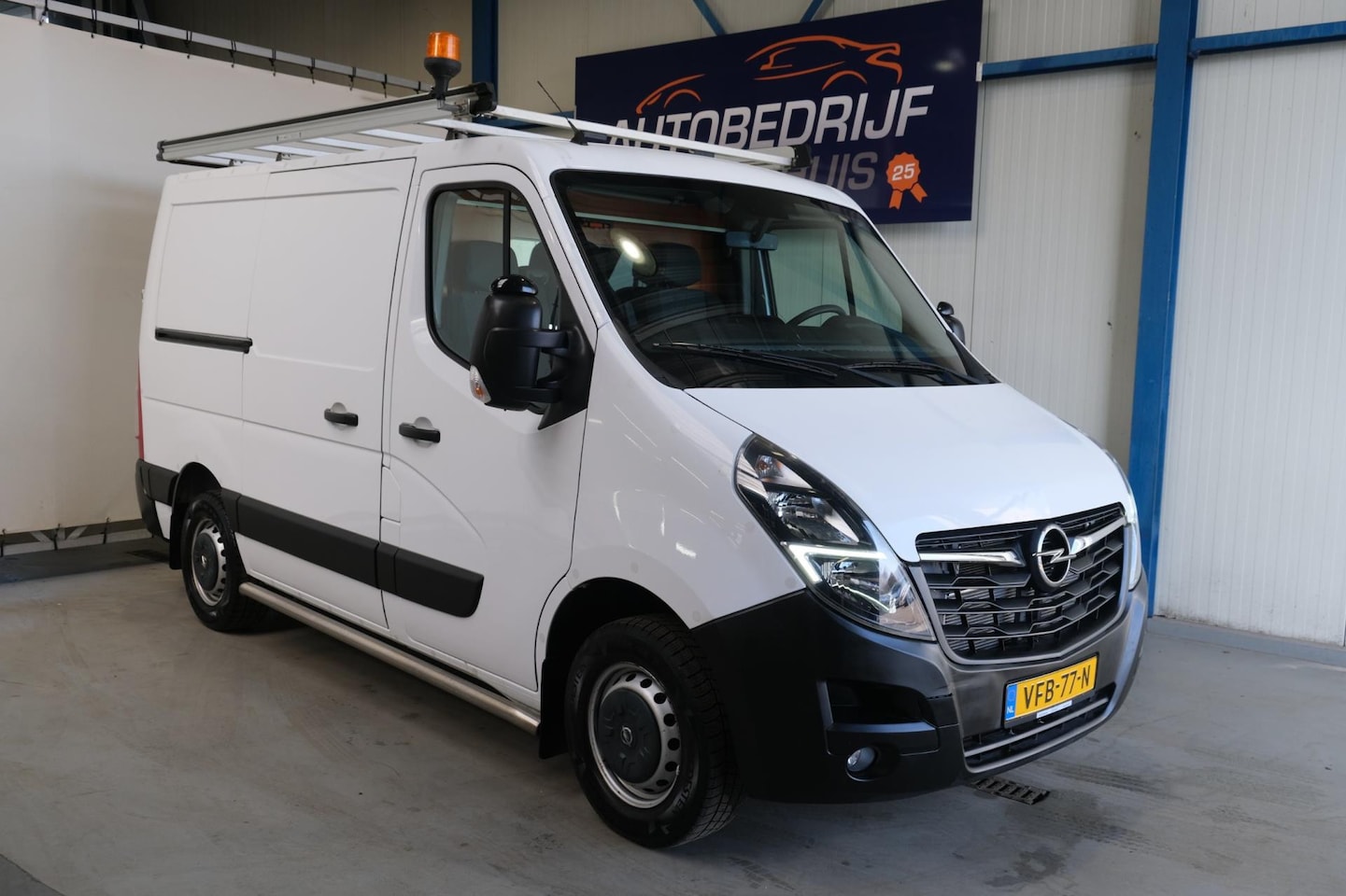 Opel Movano - 2.3 Turbo L1H2 Automaat - N.A.P. Airco, Cruise, PDC, Trekhaak. - AutoWereld.nl