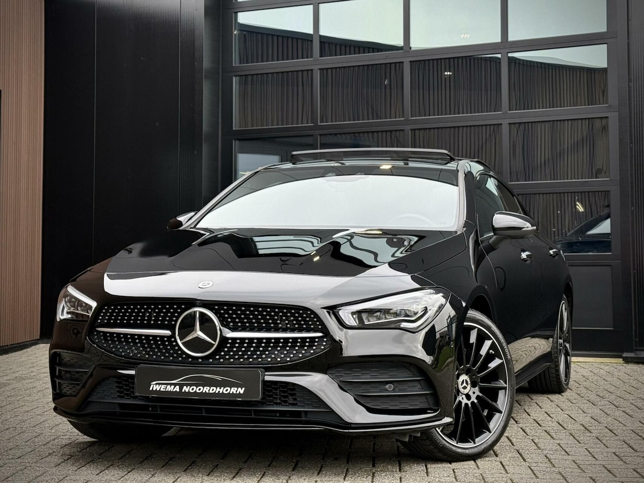 Mercedes-Benz CLA-Klasse - 250 e AMG CLA250e Coupe Panoramadak|Keyless|Camera 360°|Advanced sound|Sfeerverlichting|He - AutoWereld.nl