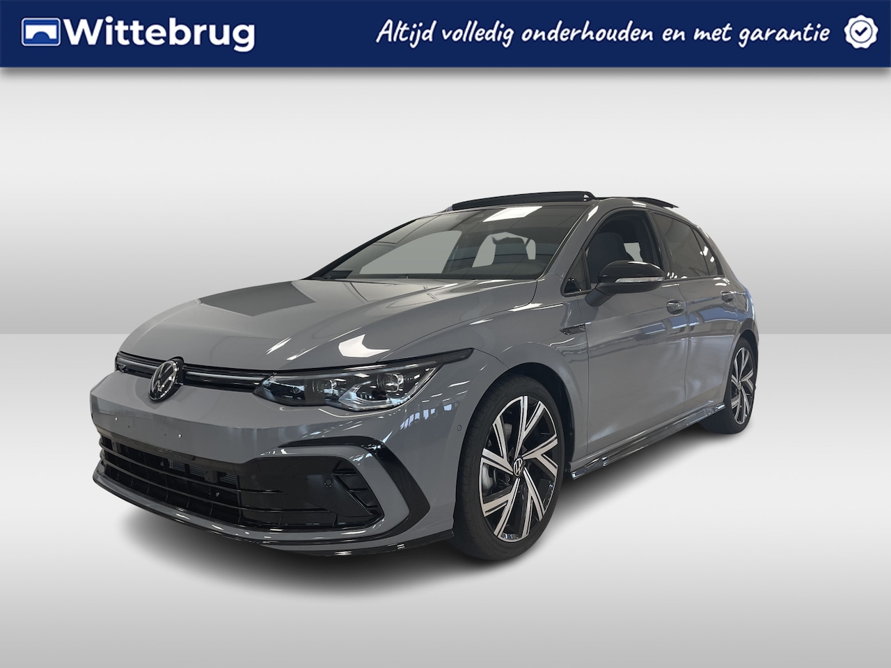 Volkswagen Golf - 1.5 eTSI R-Line Business / Black Style / Panorama dak / Stuur & Stoelverwarming / Full led - AutoWereld.nl