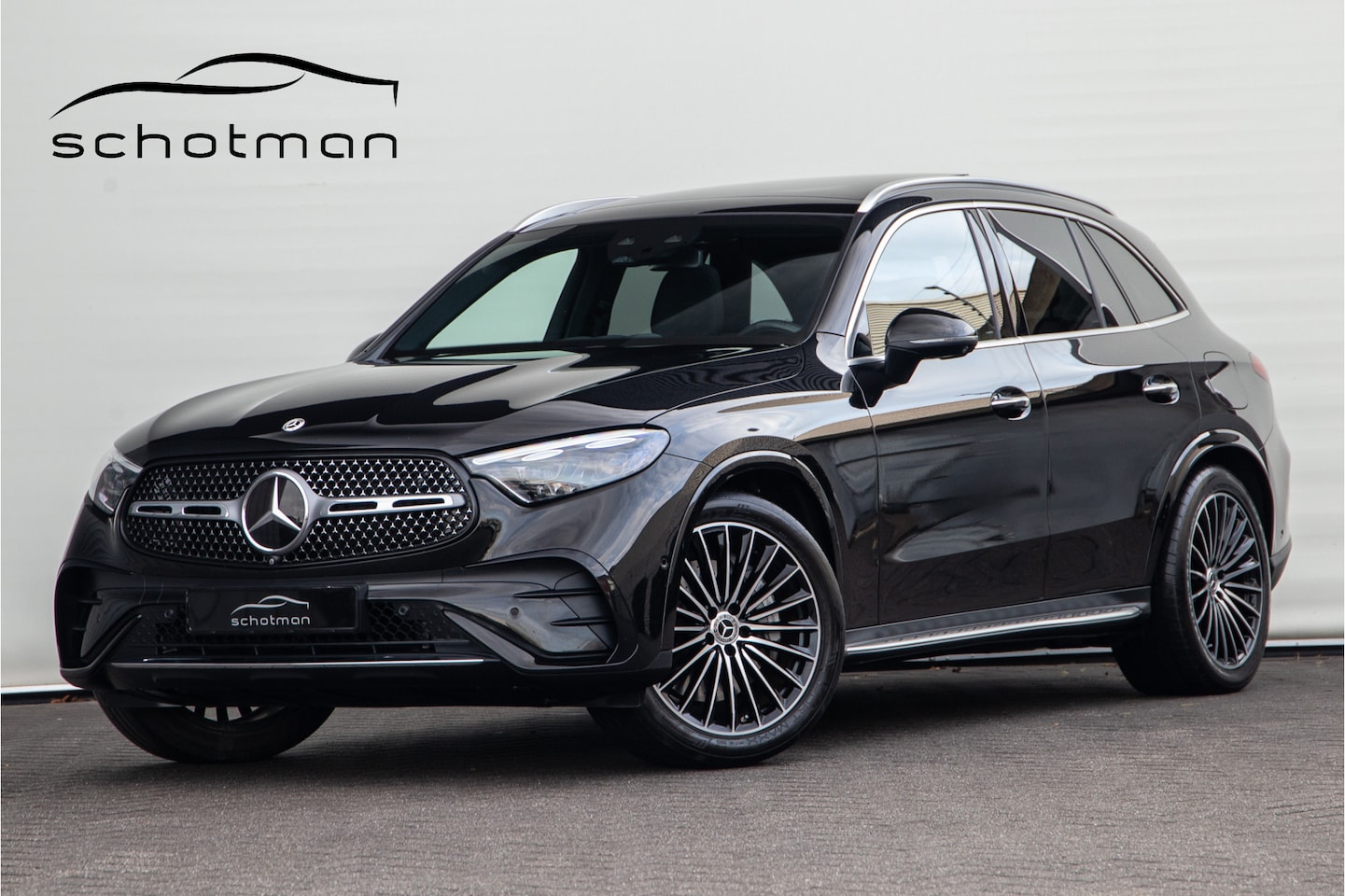 Mercedes-Benz GLC-klasse - 300e 4MATIC AMG Premium Plus, Pano, Luchtvering, Achterasbesturing, Head-up Vol - AutoWereld.nl