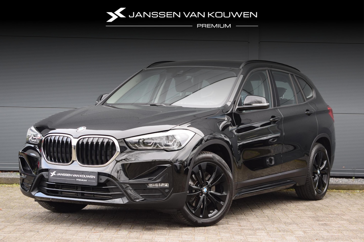 BMW X1 - xDrive25e / Sport line / Navigatie / LED / Stoelverwarming - AutoWereld.nl