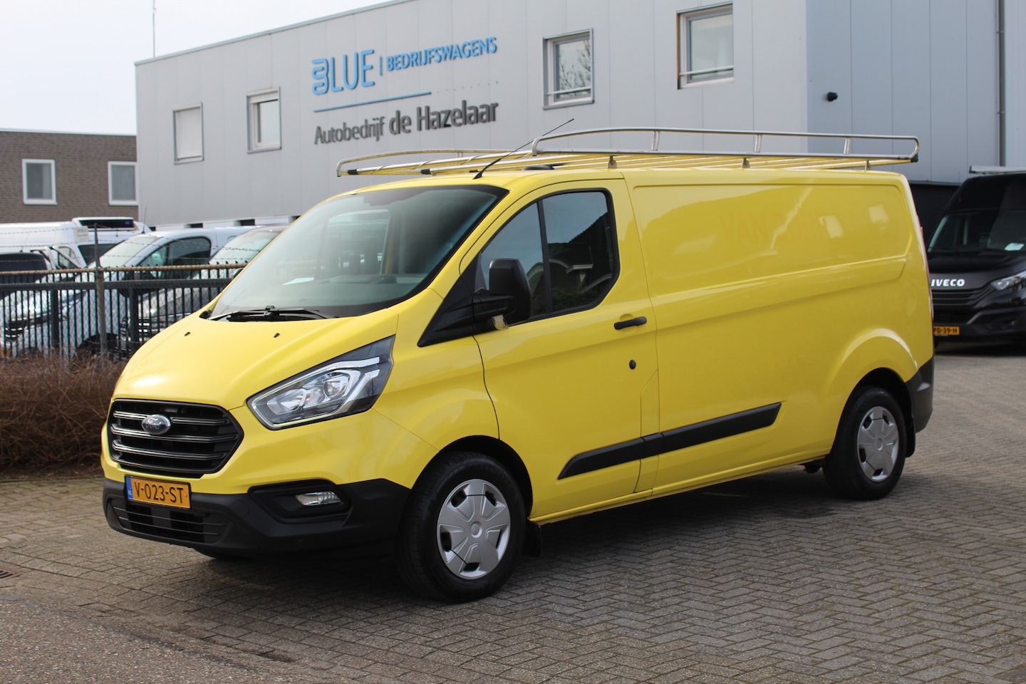 Ford Transit Custom - 340 2.0 TDCI 130PK Euro6 L2H1 Trend ✓ imperiaal ✓ trekhaak 2800KG ✓ Bott inbouwkasten - AutoWereld.nl