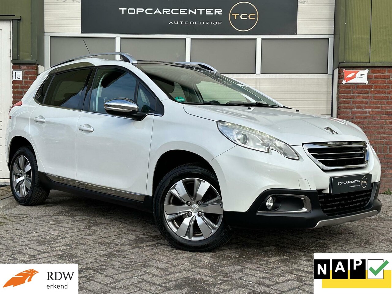 Peugeot 2008 - 1.2 Allure/AIRCO/PANO/CRUISE/PARKS/APK/NAP - AutoWereld.nl