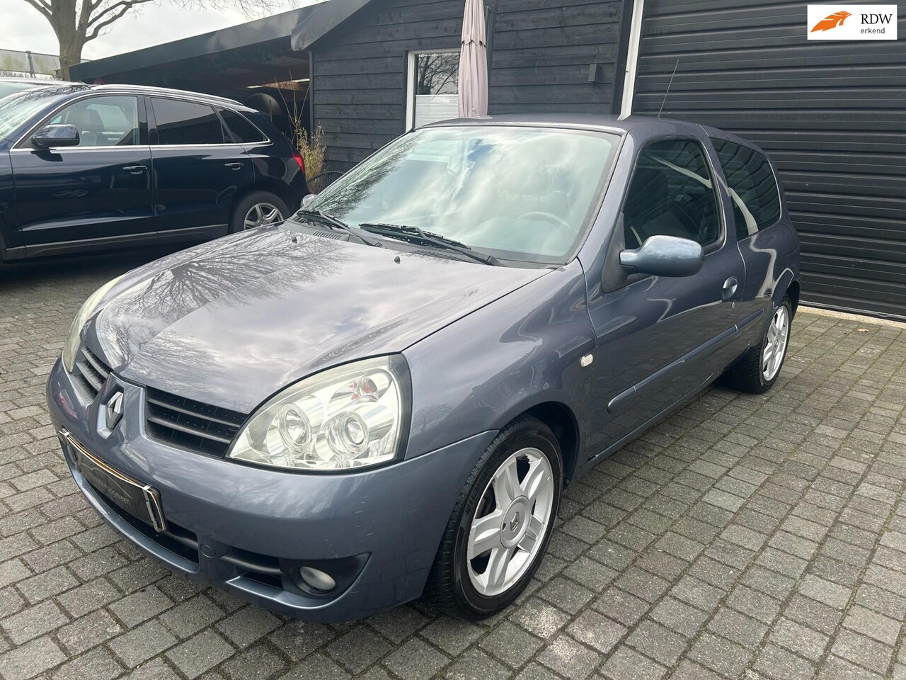 Renault Clio - 1.2-16V Campus nieuw model met nieuwe APK