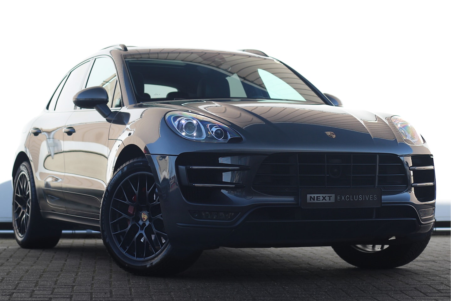 Porsche Macan - 3.6 Turbo | Pano | Carbon | Trekhaak | Burmester | ACC - AutoWereld.nl