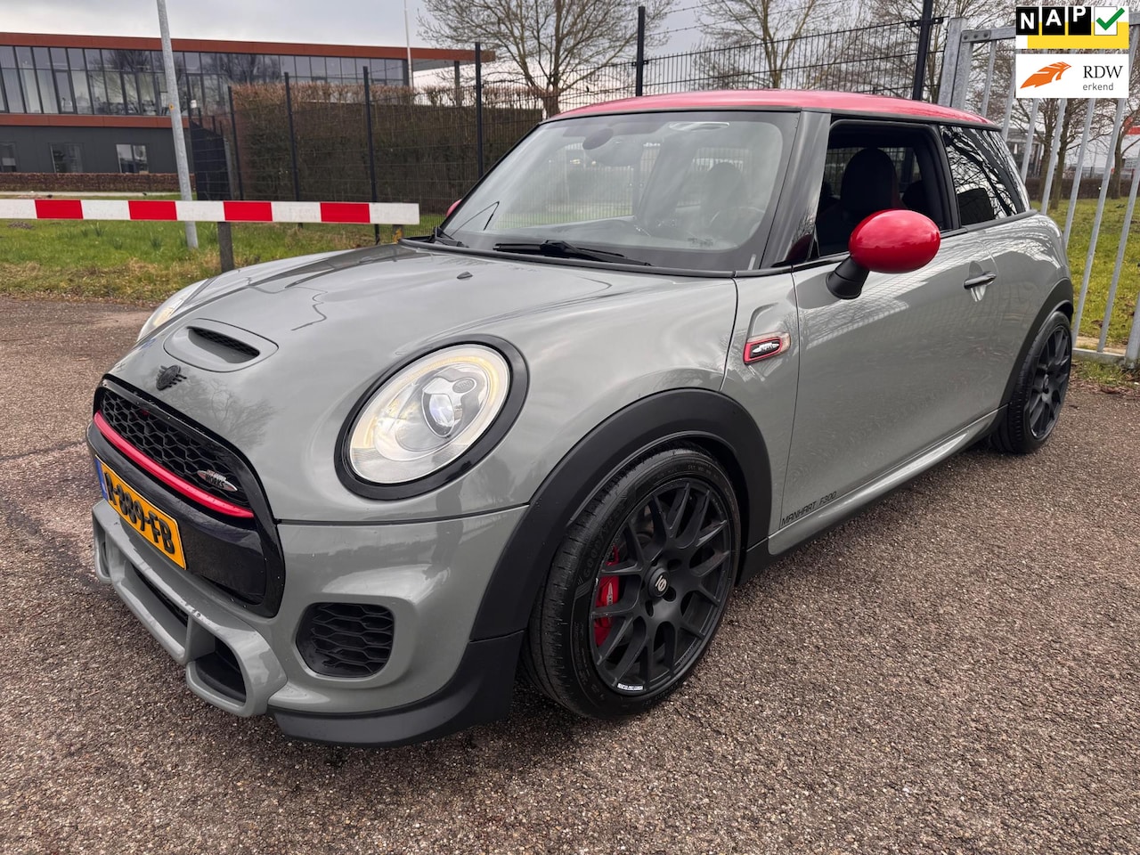 MINI John Cooper Works - Manhart F300 Remus Sparco Kanon - AutoWereld.nl