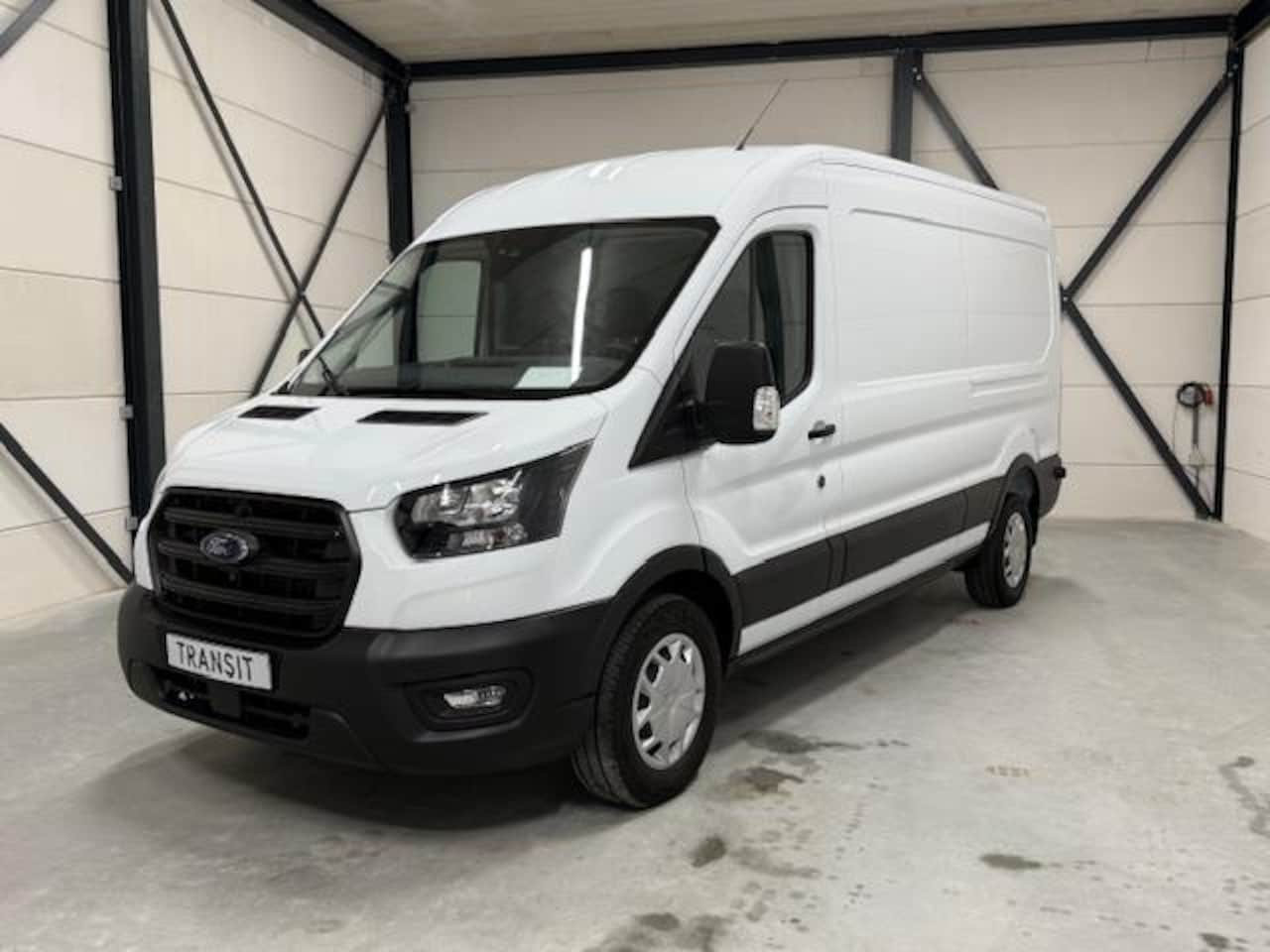 Ford Transit - 350 2.0 TDCI L3H2 Trend 105 Pk Handgeschakeld BPM-Vrij, Fabrieksgarantie tot 27-06-2026 - AutoWereld.nl