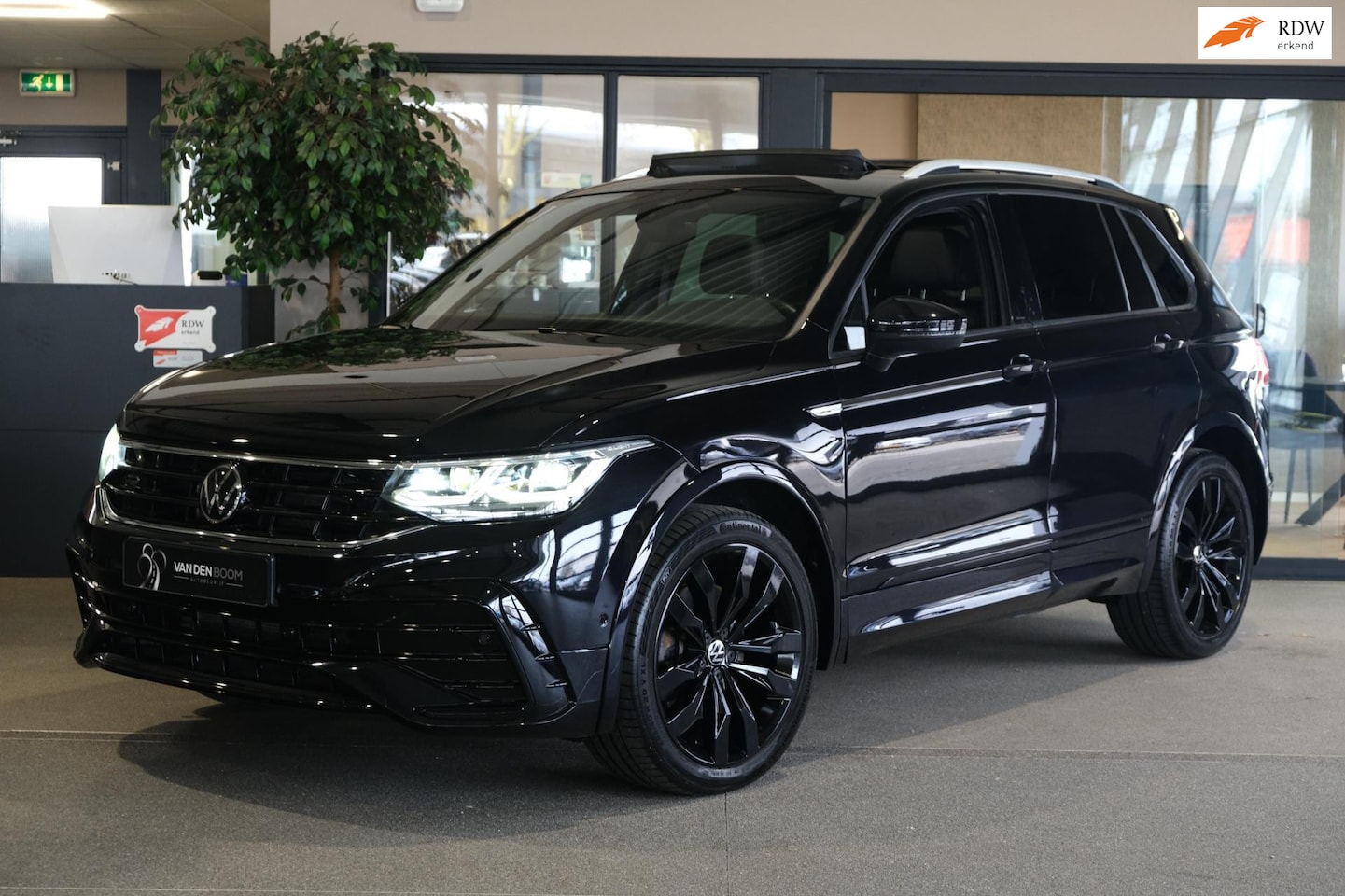 Volkswagen Tiguan - 2.0 TSI 4Motion 190 PK Pano Trek Black Pack Led Cam Acc - AutoWereld.nl