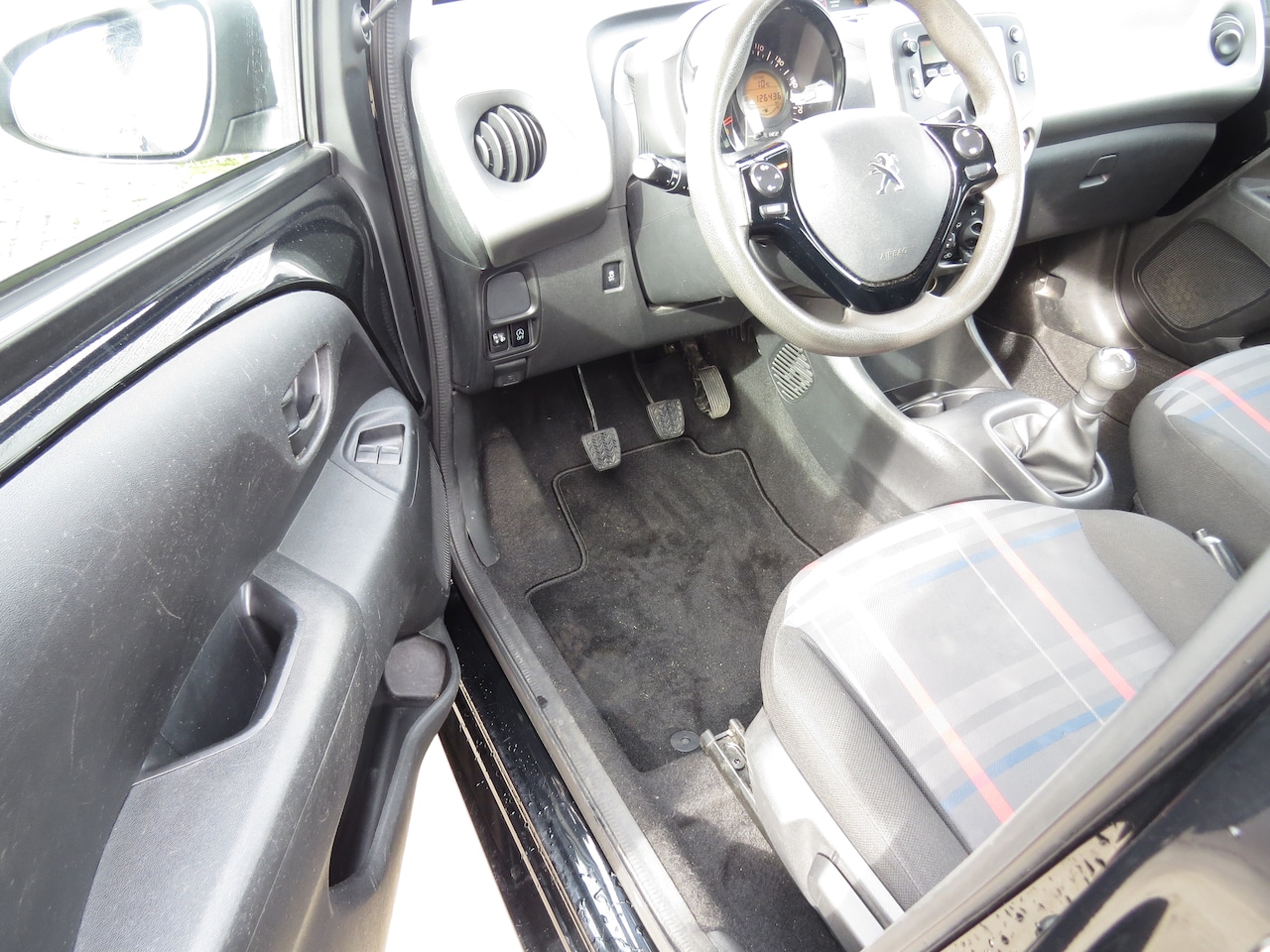 Peugeot 108 - 1.0 e-VTi Blue Lease