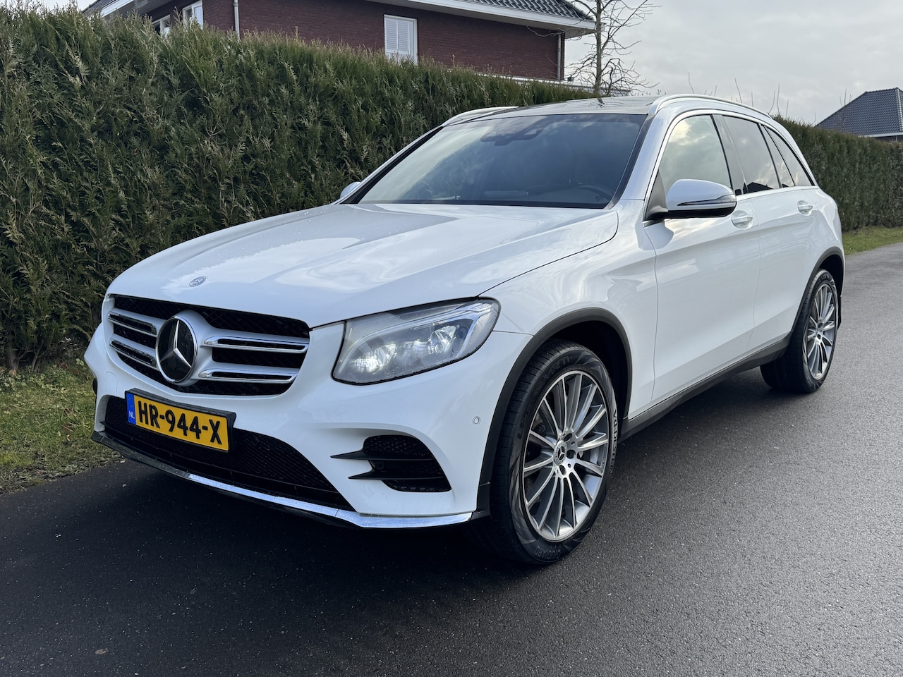 Mercedes-Benz GLC-klasse - 250 d 4-MATIC Edition 1 AMG PANORAMADAK KEYLESS-GO DISTRONIC PLUS NIEUWSTAAT - AutoWereld.nl