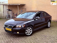 Volvo S40 - 1.8 Edition I / AIRCO / CRUISE / RIJD SCHAKELT TOP