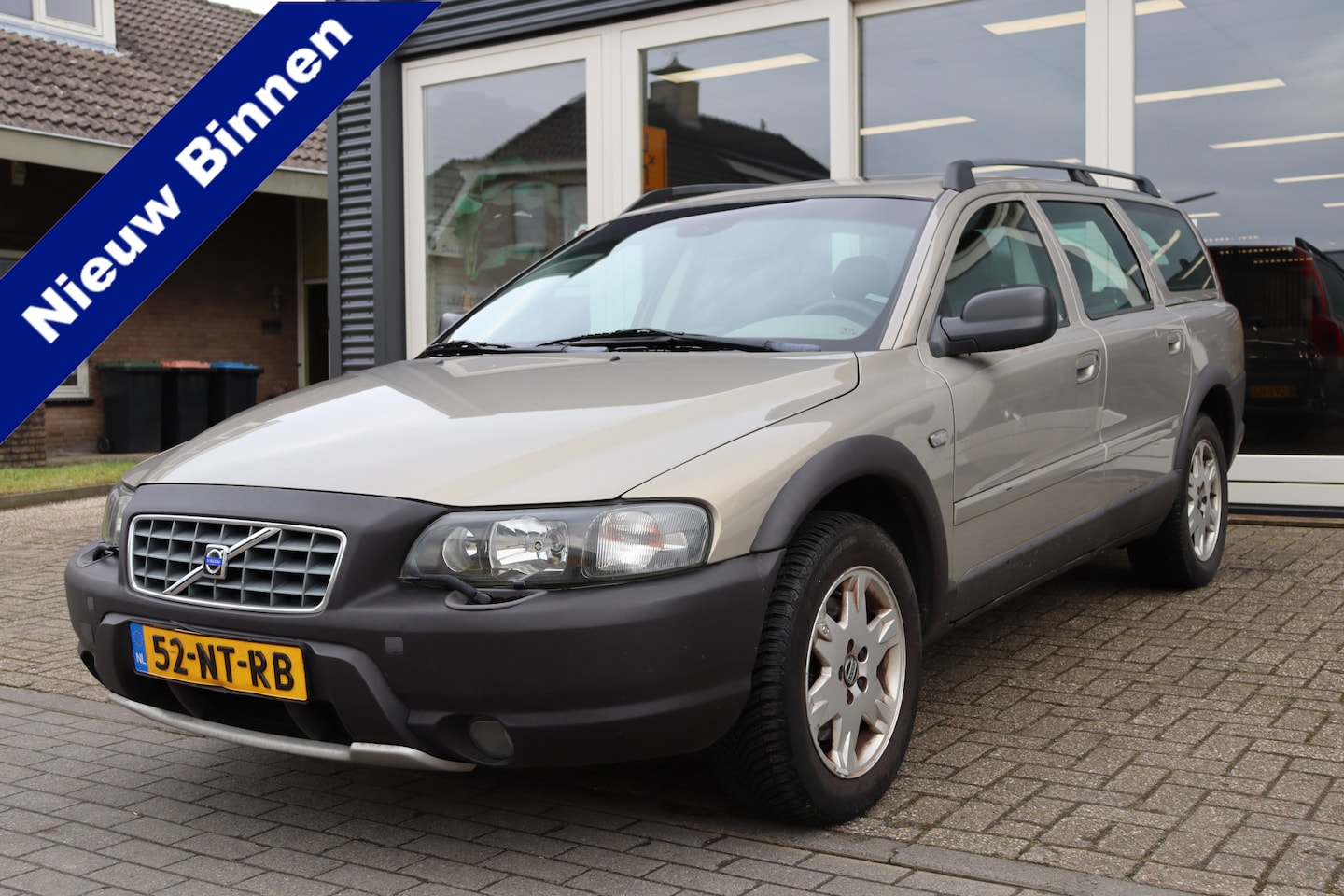 Volvo XC70 - 2.5 T Geartronic Comfort Line ** Let op!!! Motor Verbruikt Olie En Loopt Op 4 Cilnders. Au - AutoWereld.nl