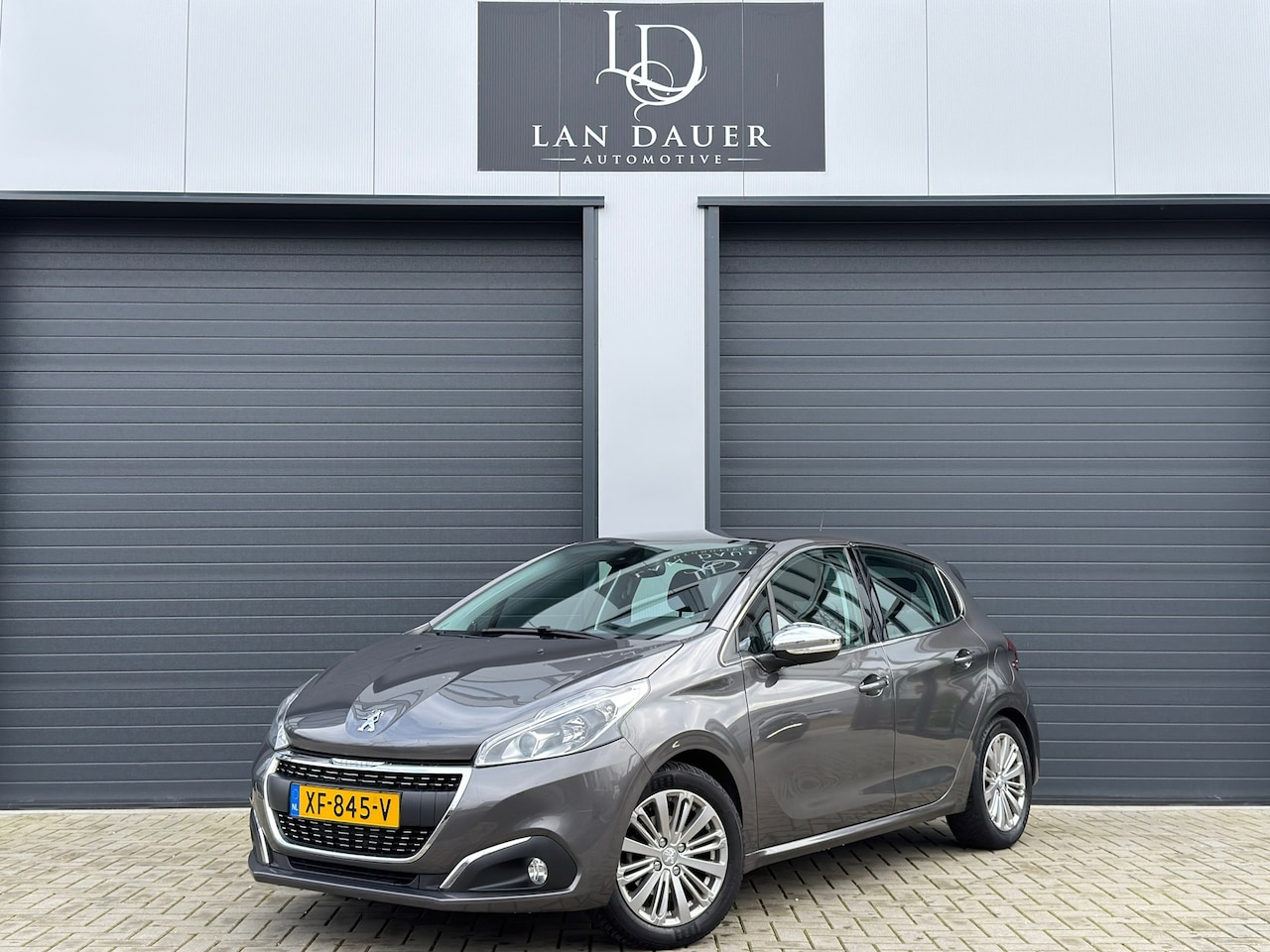 Peugeot 208 - 1.2 PureTech Blue Lease Allure / NAP / CarPlay - AutoWereld.nl