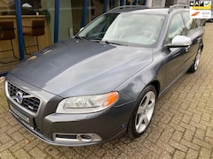 Volvo V70 - 2.5FT R-Design 230PK Automaat LEER / XENON / PDC / TREKHAAK