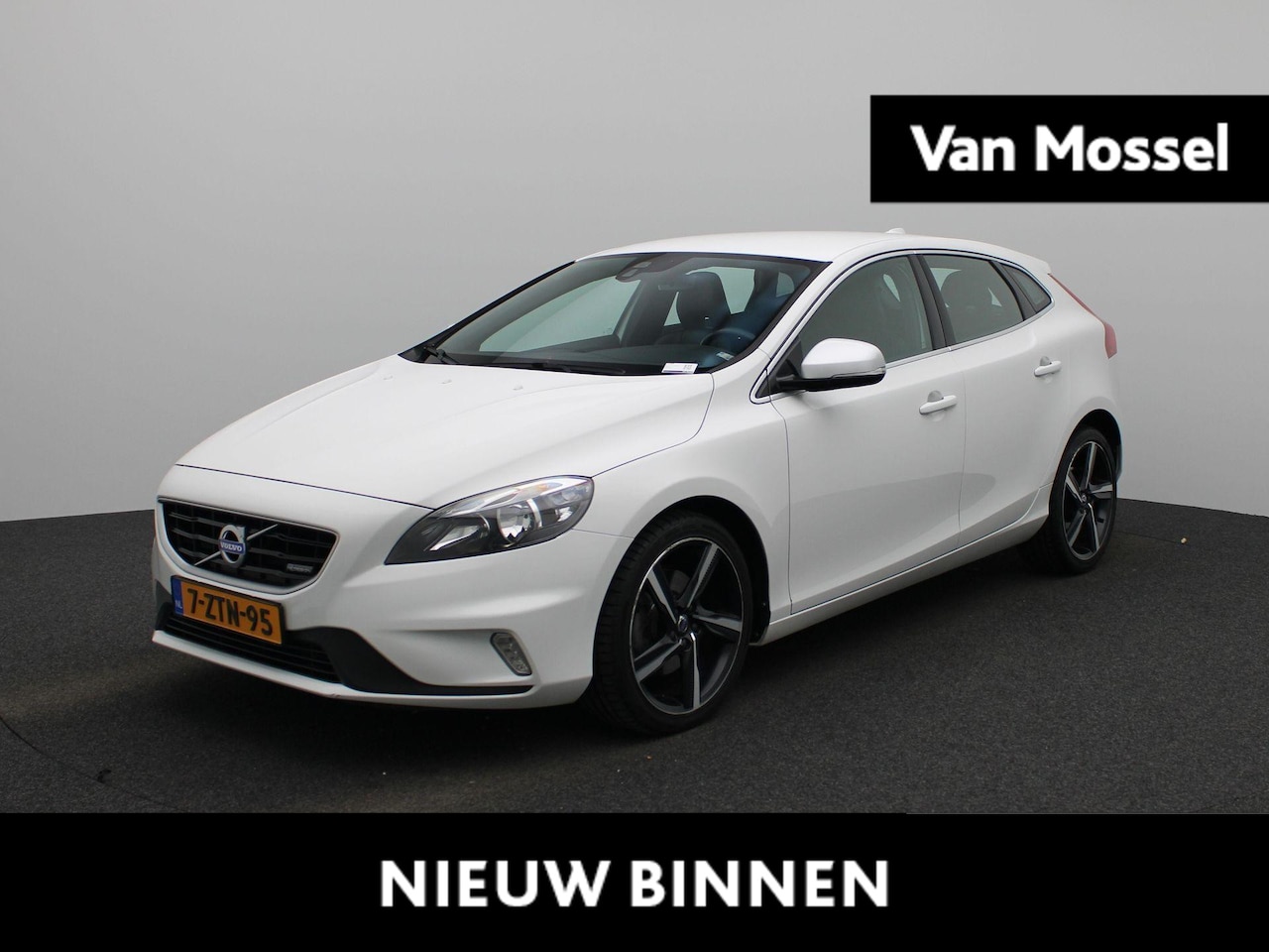 Volvo V40 - 1.6 T2 R-Design | Stoelverwarming | Lederen Bekledig | Harman/Kardon | Climate control | - AutoWereld.nl