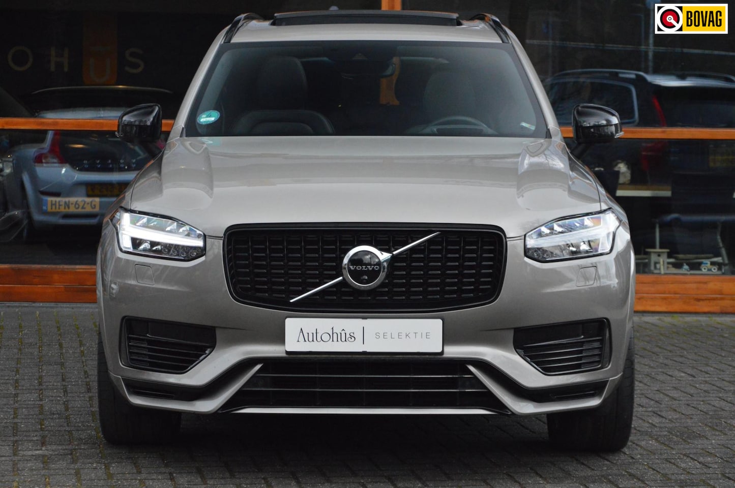 Volvo XC90 - T8 Hybride AWD R-Design | Luchtvering | Panoramadak | Head-Up Display | 360° Camera | Trek - AutoWereld.nl