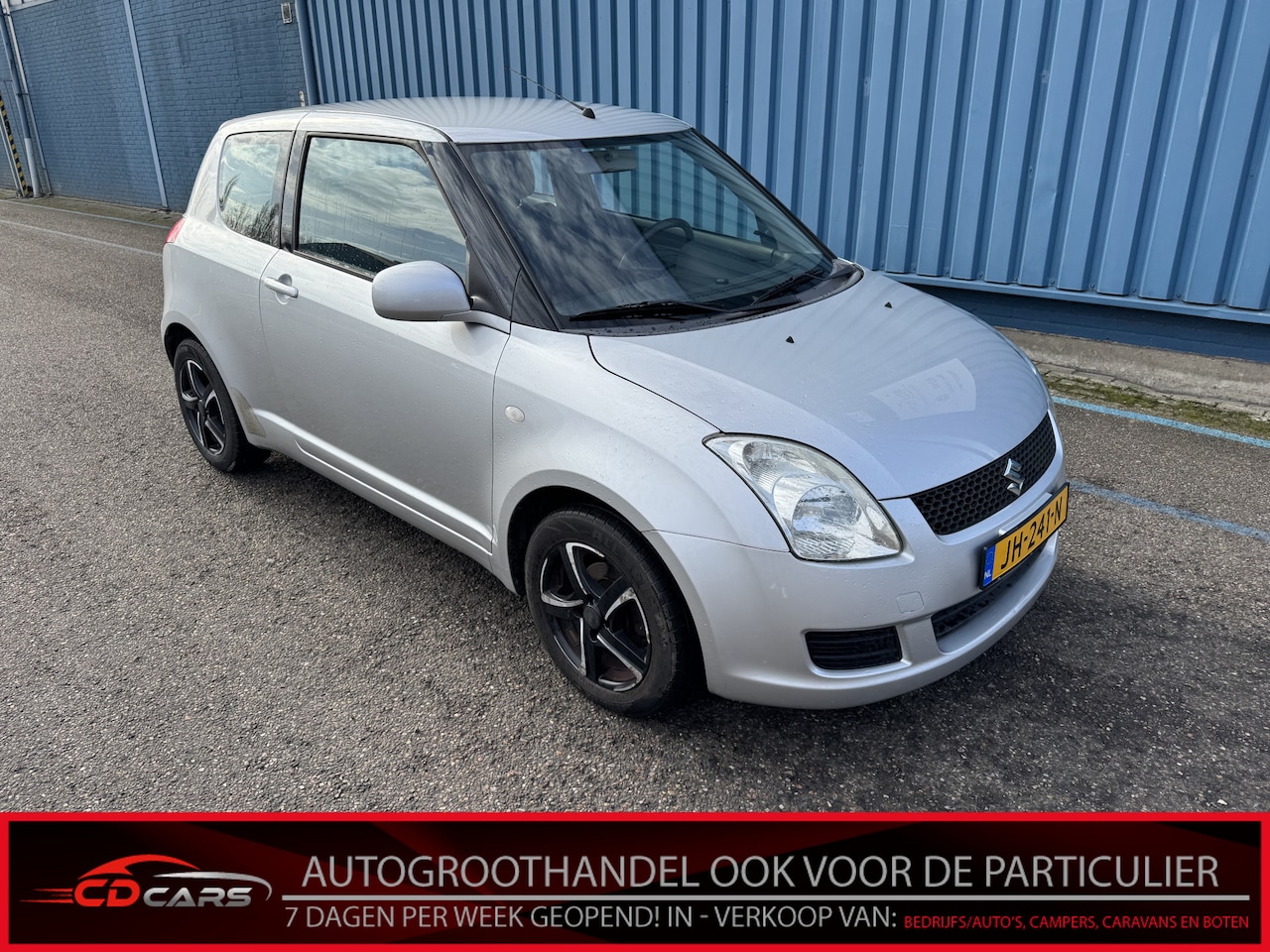 Suzuki Swift - 1.3 Comfort Airco, Navi, Radio Bij de verkoop van gebruikte voertuigen door CD-Cars wordt - AutoWereld.nl