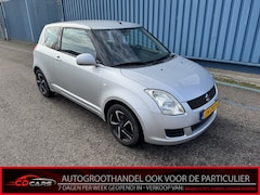 Suzuki Swift - 1.3 Comfort Airco, Navi, Radio Bij de verkoop van gebruikte voertuigen door CD-Cars wordt