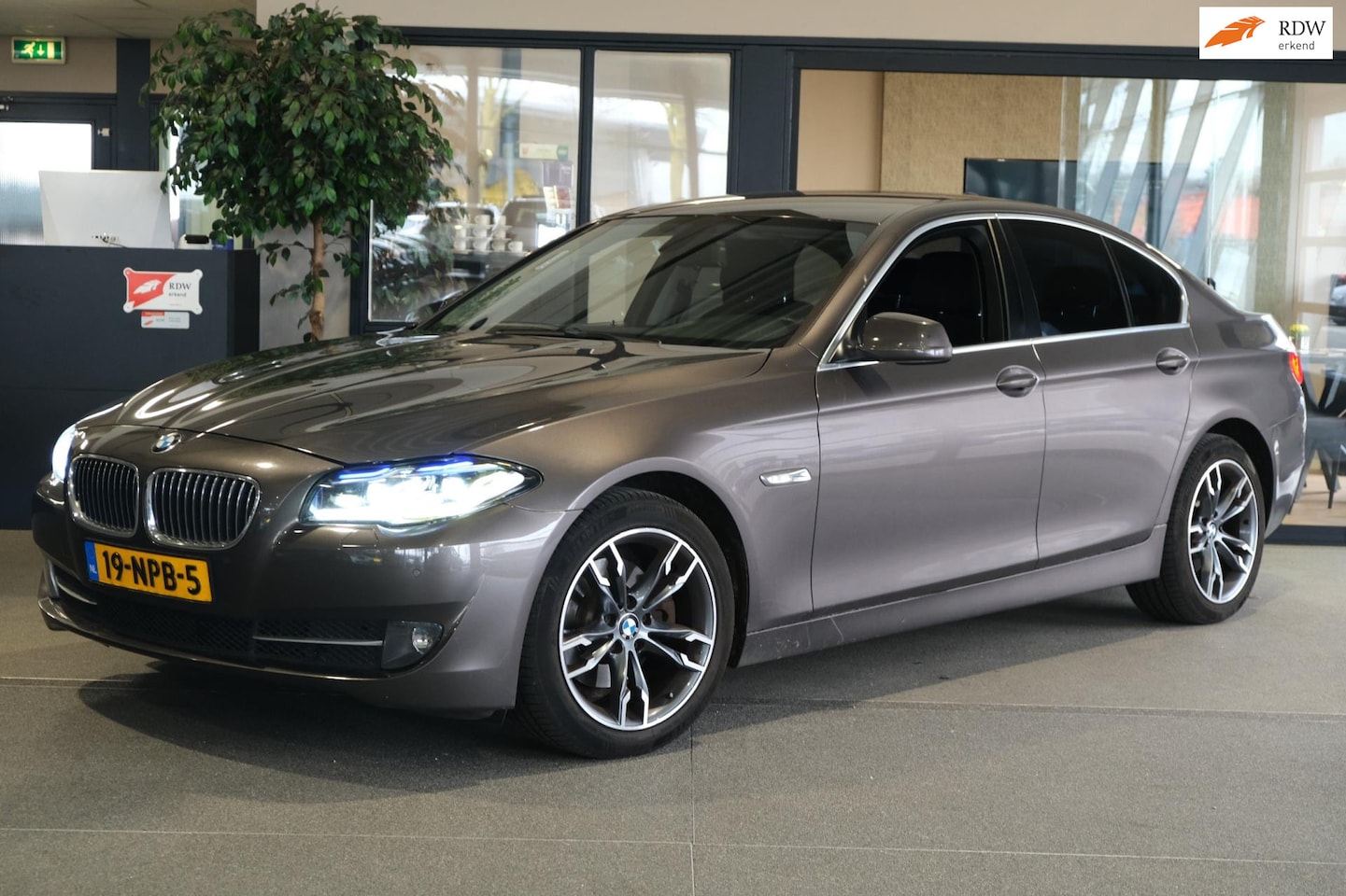 BMW 5-serie - 523i Executive Navi Cruise Led Pdc - AutoWereld.nl