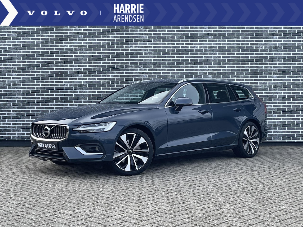 Volvo V60 - 2.0 B5 Inscription AWD | Adaptieve Cruise Control | Harman Kardon Audio | 19" velgen | Sto - AutoWereld.nl