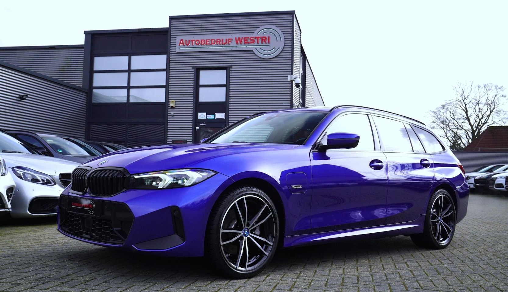 BMW 3-serie Touring - 330e High Executive | M-pakket | Facelift 2022 | Widescreen | Panorama | Adaptieve cruise - AutoWereld.nl