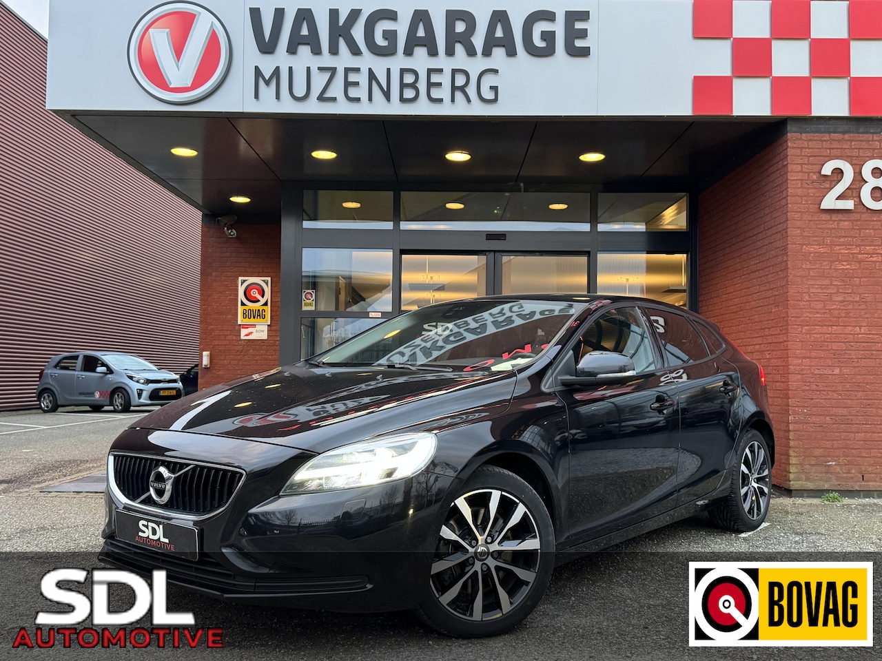 Volvo V40 - 1.5 T2 Momentum // NAVI // CAMERA // TREKHAAK // CLIMA // CRUISE // LED KOPLAMPEN - AutoWereld.nl