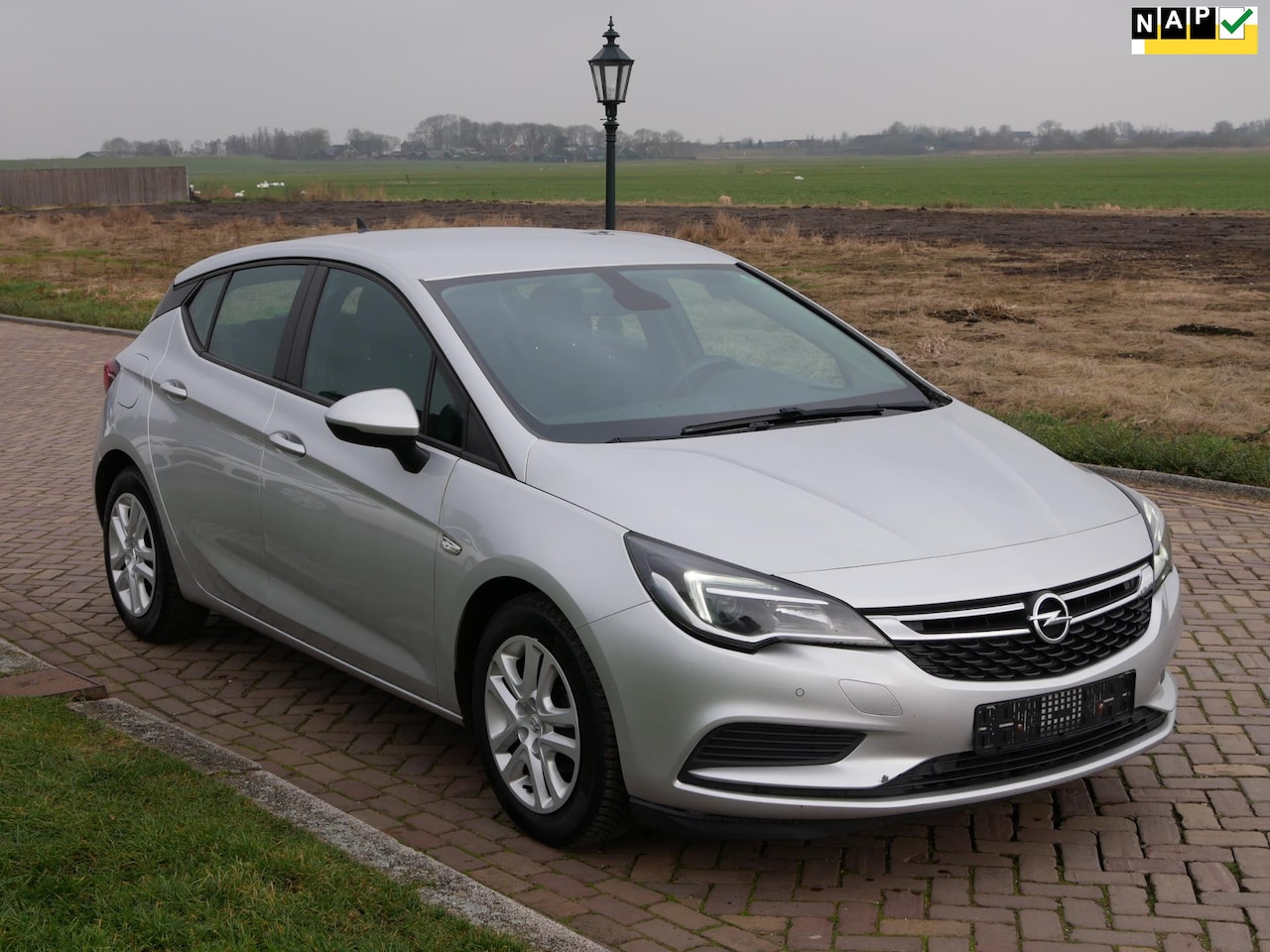 Opel Astra - 1.6 CDTI Business+ AC NAVI - AutoWereld.nl