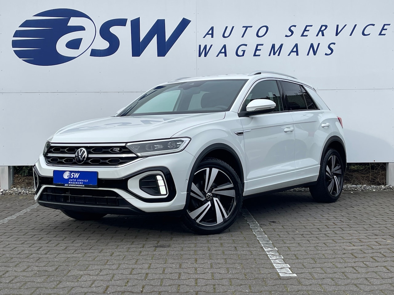 Volkswagen T-Roc - 1.5 TSI R-Line | CarPlay | Camera | ACC | IQ Light | Dodehoek | 18 inch - AutoWereld.nl