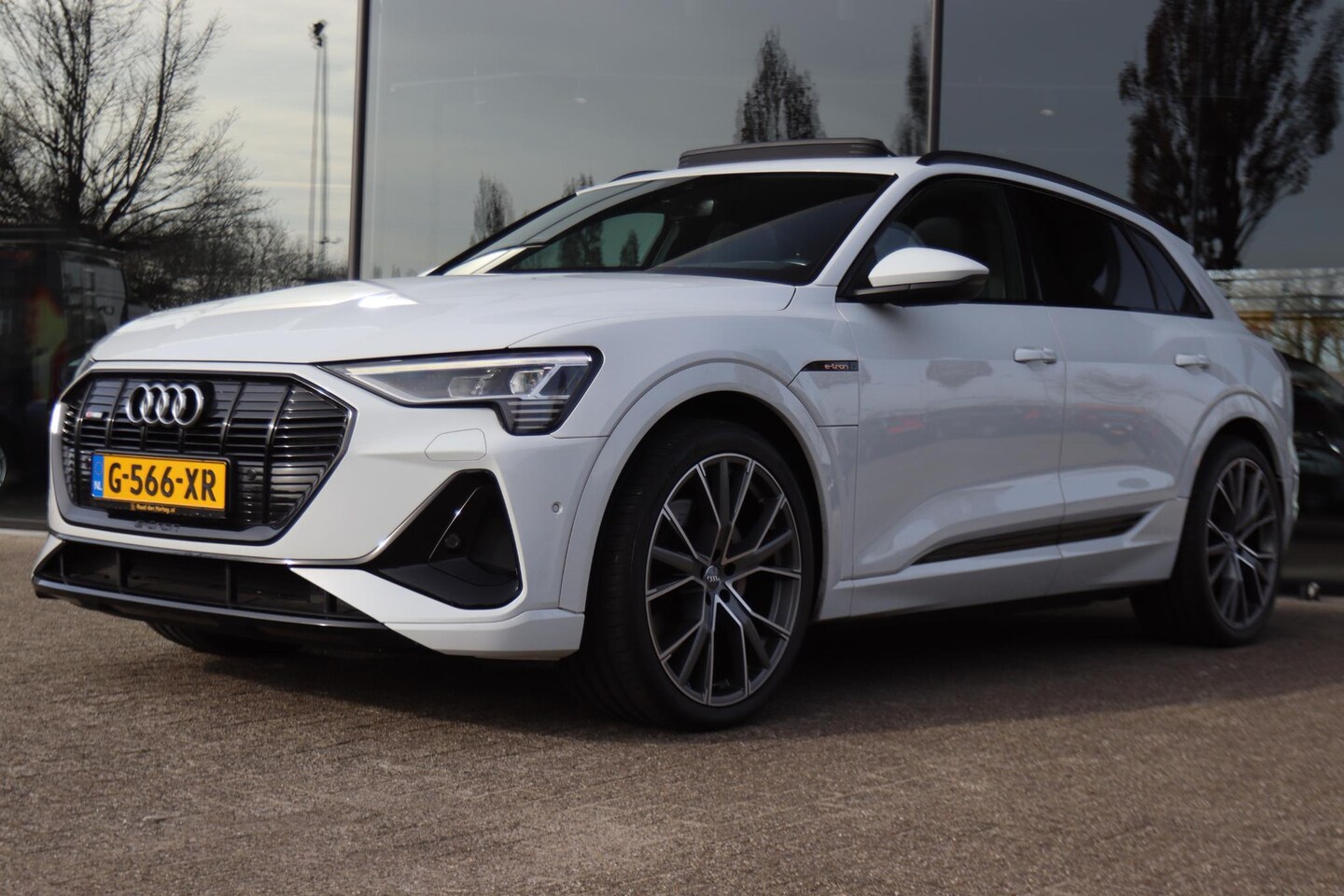 Audi e-tron - QUATTRO S-LINE LAUNCH EDITION BLACK | PANO | ORIG NL | AD. CRUISE | MEMORY | CARPLAY | VIR - AutoWereld.nl