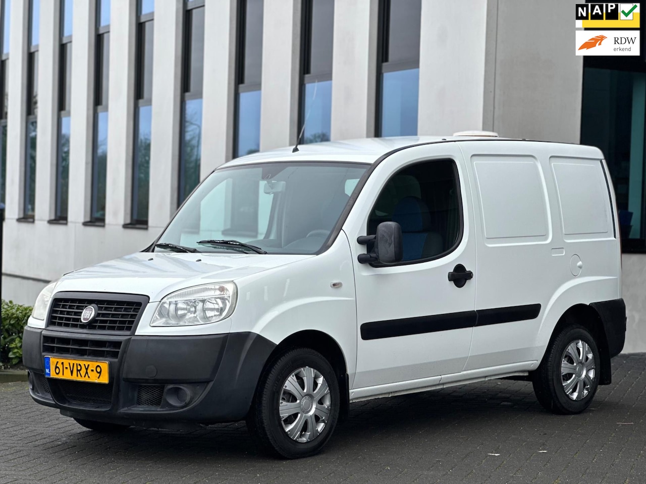 Fiat Doblò - 1.6 CNG Comfort, 3 persoons, trekhaak, nieuwe apk keuring - AutoWereld.nl