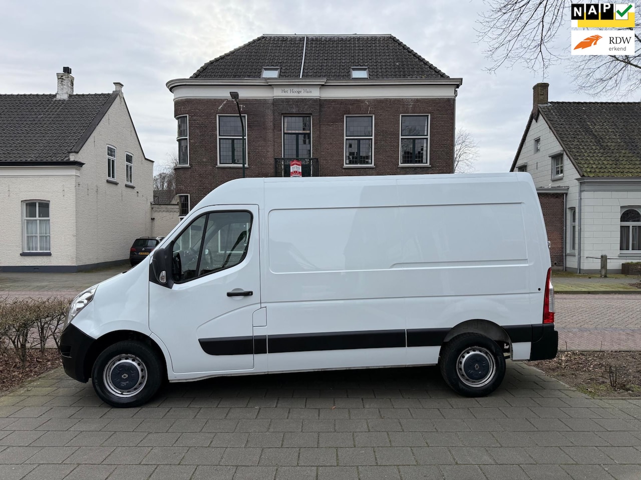 Renault Master - T35 2.3 dCi L2H3 IDEAAL CAMPER OMBOUW AIRCO NAVI CRUISE CONTROL CAMERA EERSTE EIGENAAR - AutoWereld.nl