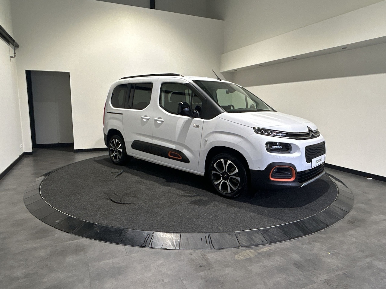 Citroën ë-Berlingo - Shine 50 kWh | 7 PERSOONS! | 11 kw 3-fase lader | Park assist pakket |   SoH (batterijchec - AutoWereld.nl