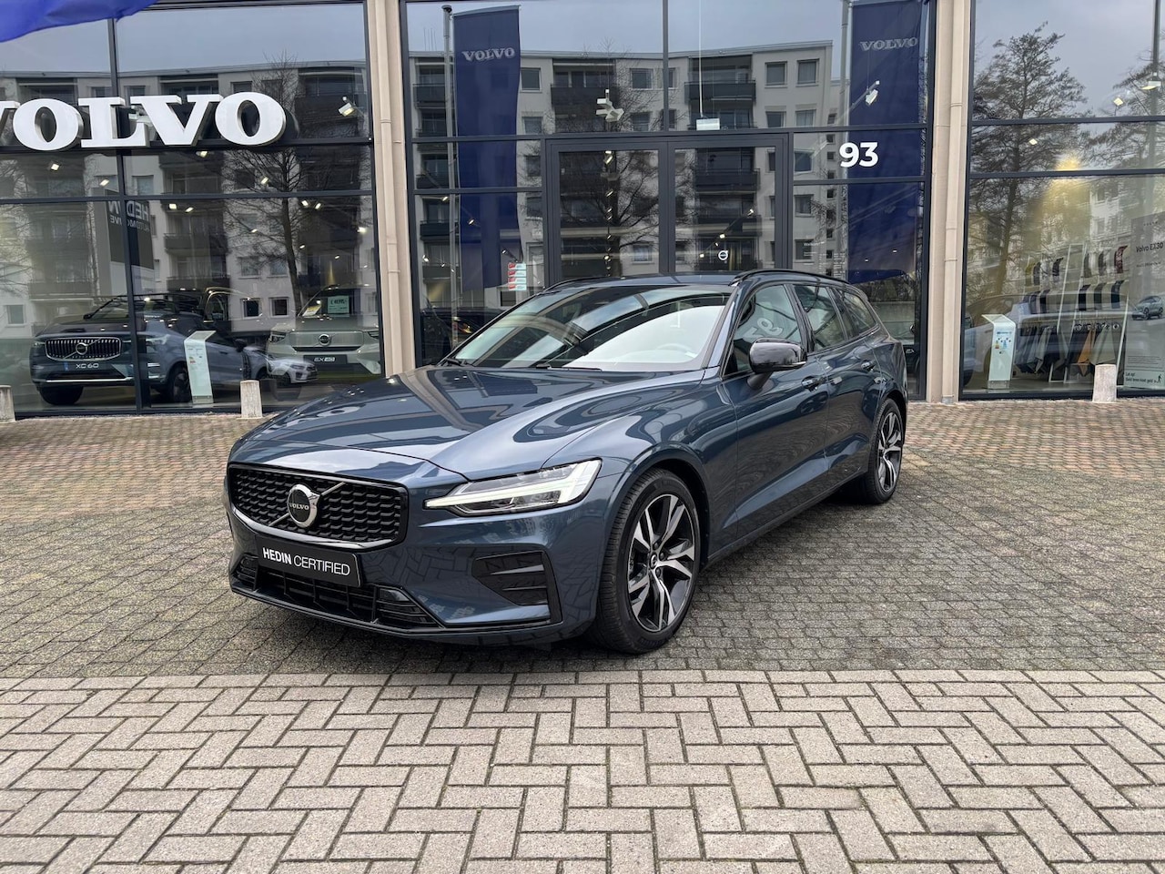 Volvo V60 - 2.0 B4 Plus Dark | Pilot Assist | Google Infotainment | Elektrisch Verstelbare Voorstoelen - AutoWereld.nl