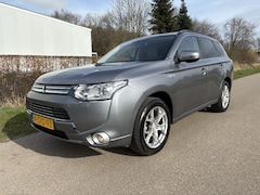 Mitsubishi Outlander - 2.0 PHEV Instyle / AUTOMAAT / LEER / NAVI / SCHUIFDAK