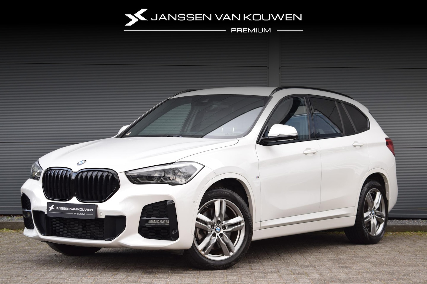 BMW X1 - sDrive20i Business Edition M-Sport /  Navigatie / Head-Up - AutoWereld.nl