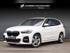 BMW X1 - sDrive20i Business Edition M-Sport / Navigatie / Head-Up