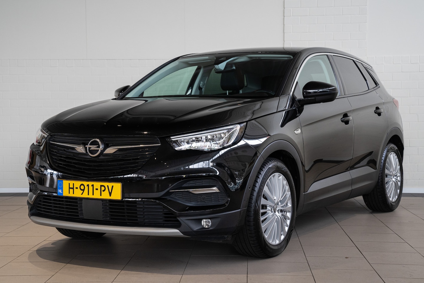 Opel Grandland X - 1.2 Turbo Innovation Automaat | Camera | Navigatie | AGR Stoel | Climate Controle | Apple - AutoWereld.nl