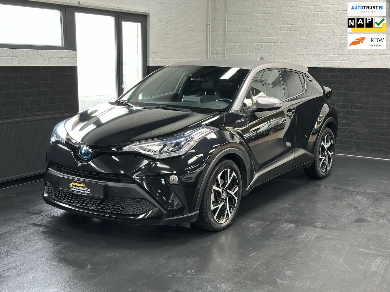 Toyota C-HR - 1.8 Hybrid Bi-Tone 1.8 Hybrid Bi-Tone, Camera, Stoelverwarming, Cruise, 33.000km, 1e eigenaar - AutoWereld.nl