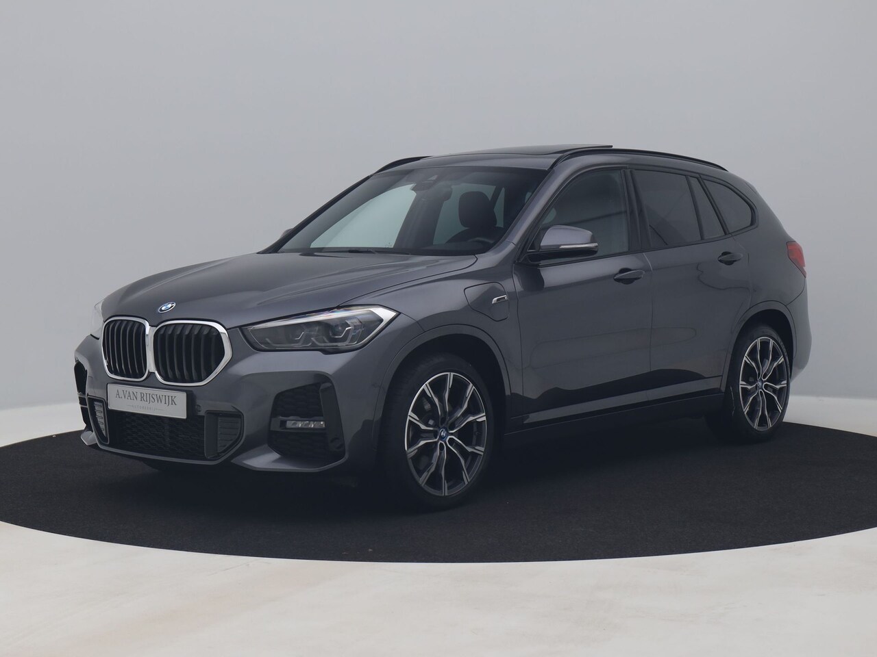 BMW X1 - xDrive25e M-Sport | PANO | CAMERA | KEYLESS | STOELVERW. - AutoWereld.nl