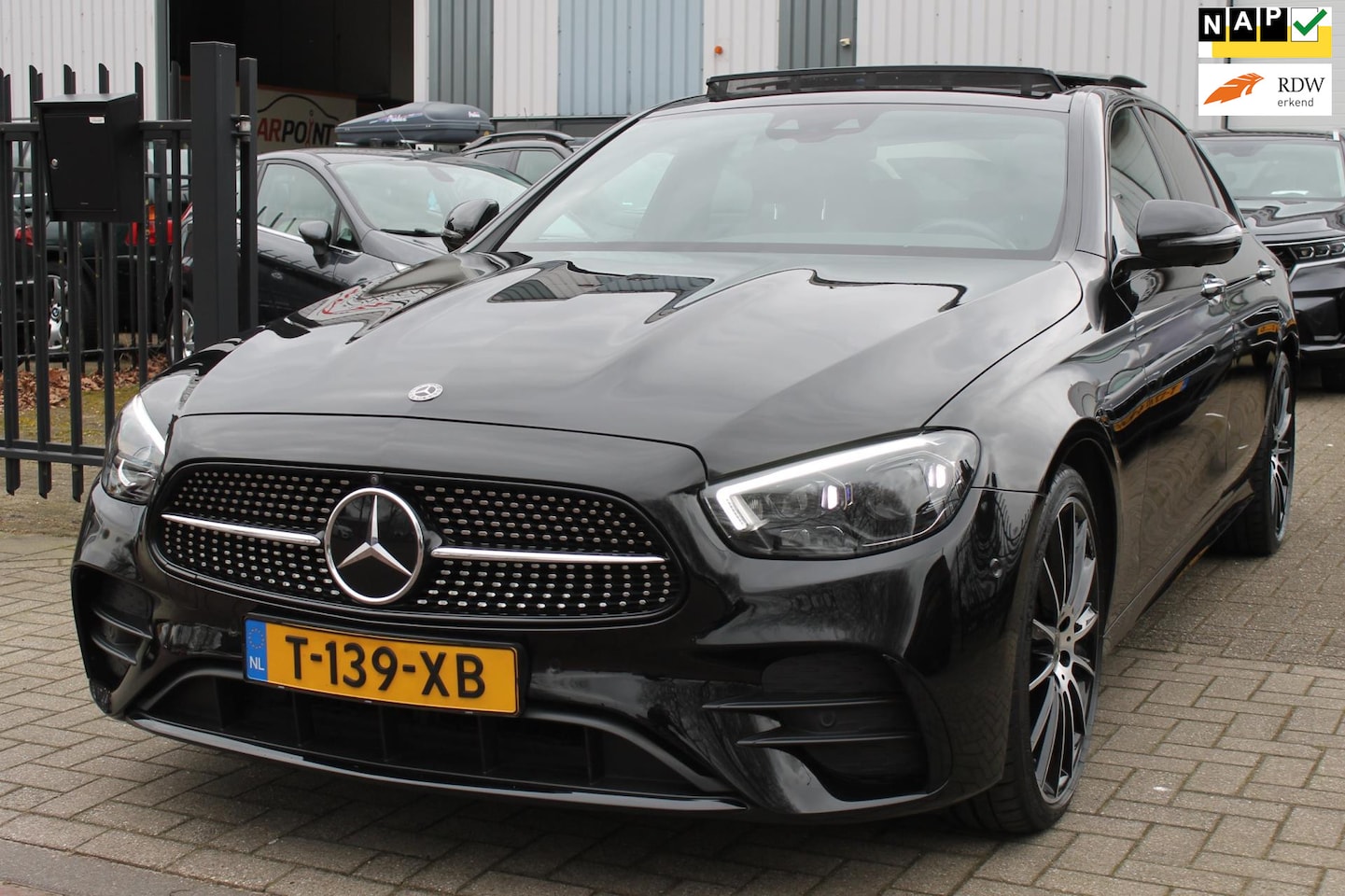 Mercedes-Benz E-klasse - 300 AMG Line Pano ACC LED 360 Matrix - AutoWereld.nl