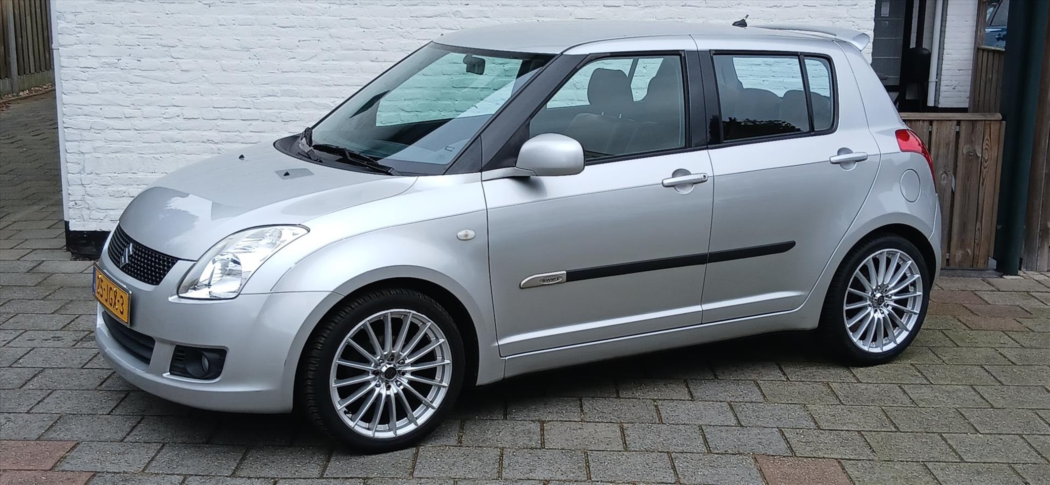 Suzuki Swift - 1.3 5D Shogun airco,17 inch ,leder,enz 87000 km - AutoWereld.nl