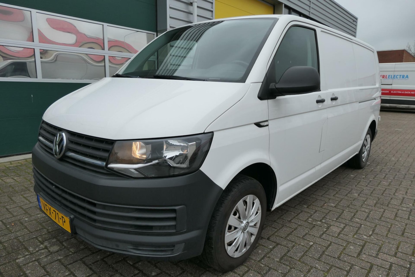 Volkswagen Transporter - 2.0 TDI L2H1 Highline 2.0 TDI L2H1 Highline - AutoWereld.nl