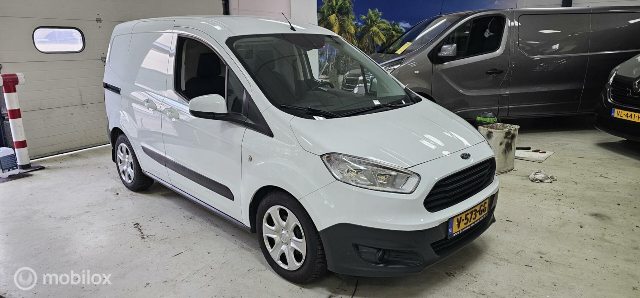 Ford Transit Courier - 1.5 TDCI Airco Navi P.sensoren - AutoWereld.nl