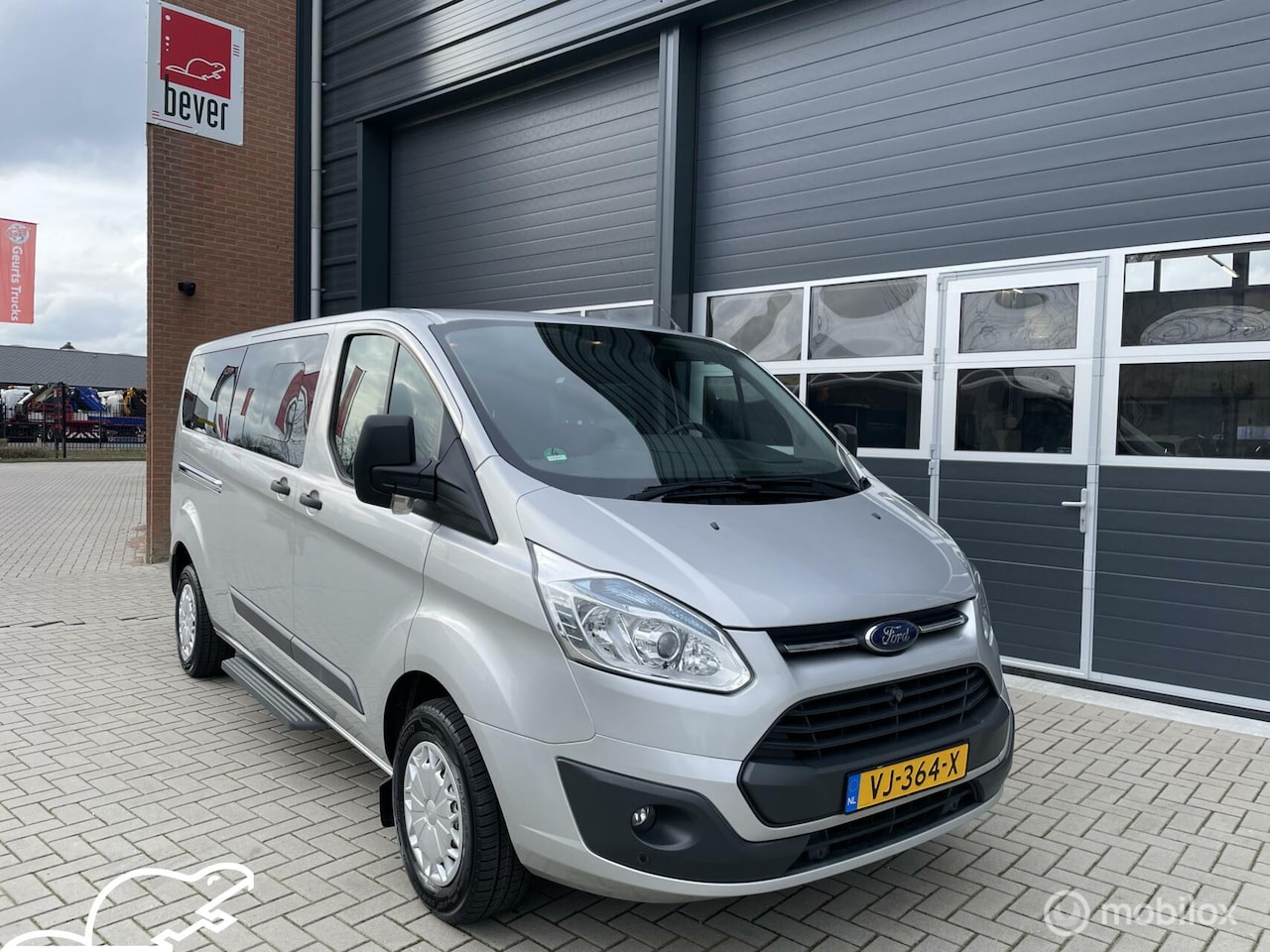 Ford Tourneo Connect - Custom rolstoelbus 290 2.2 TDCI L2H1 Trend DC - AutoWereld.nl