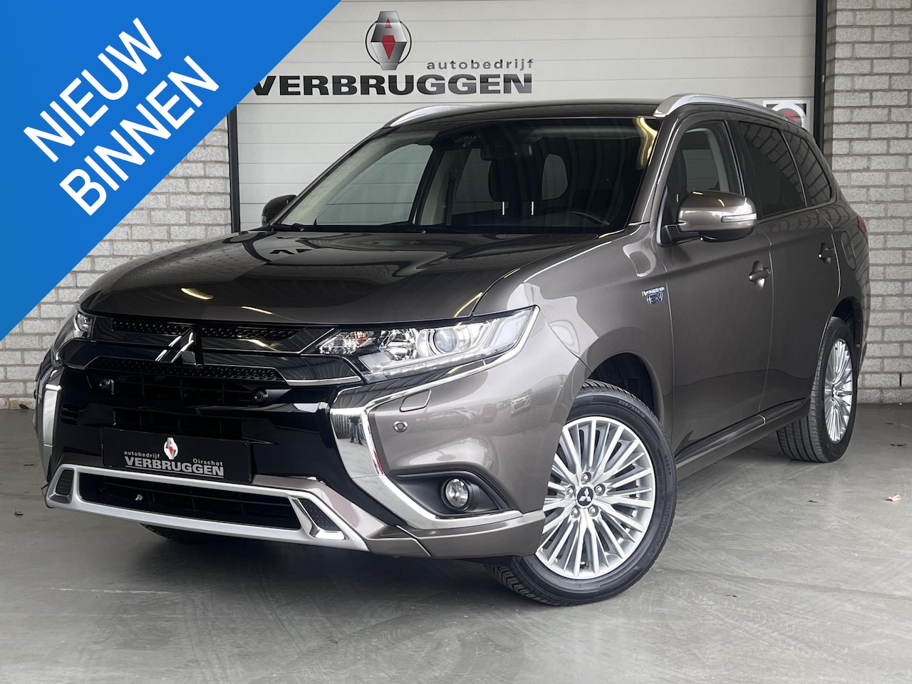 Mitsubishi Outlander - 2.4 PHEV Pure+ | Trekhaak | PDC V+A | Carplay | Camera | All-in rijklaarprijs - AutoWereld.nl