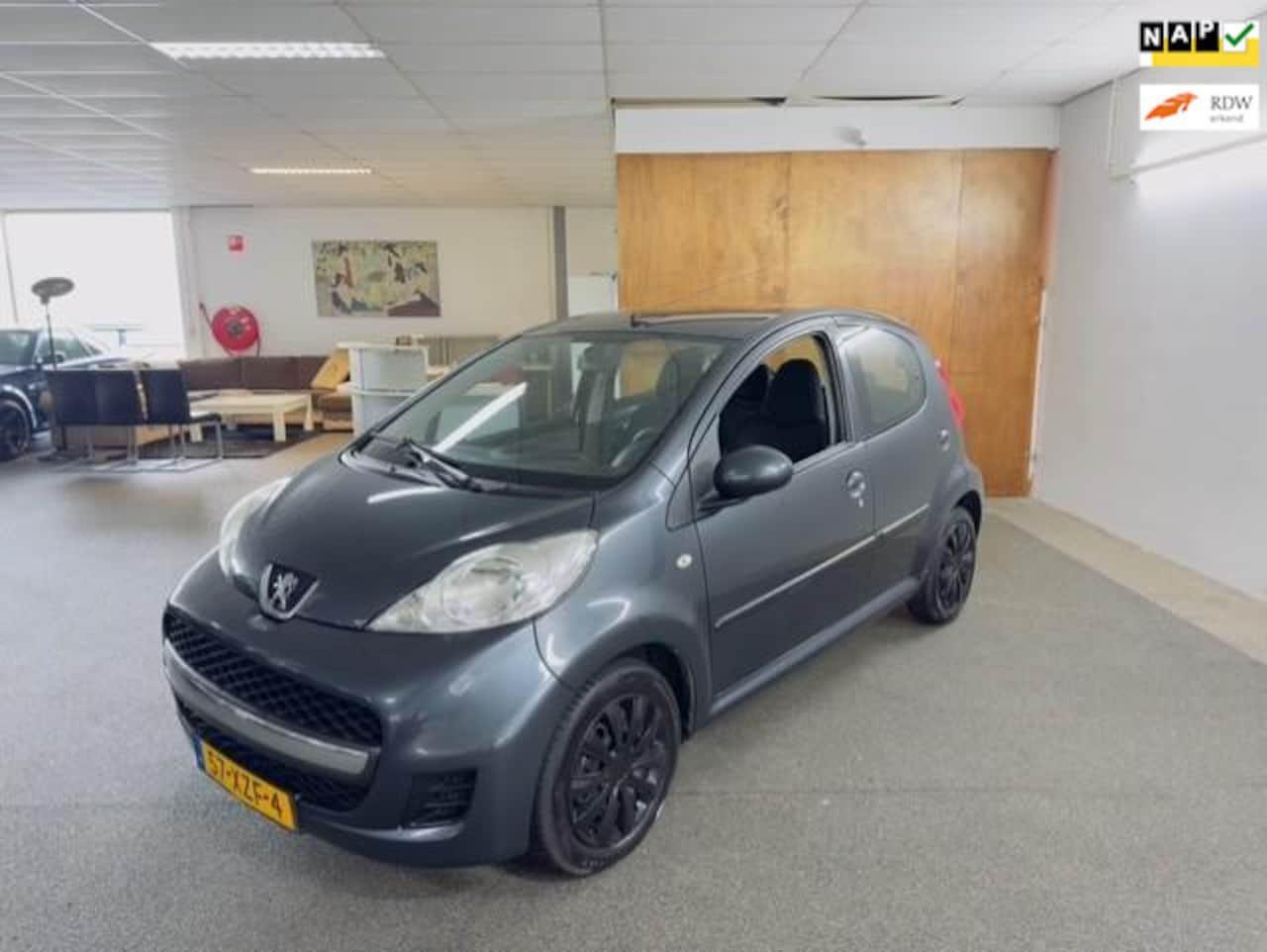 Peugeot 107 - 1.0-12V Millesim 200 1.0-12V Millesim 200 , Apk Nieuw,Airco,E-Ramen,N.A.P,5Deurs,2 sleutels + boekjes,Topstaat! - AutoWereld.nl