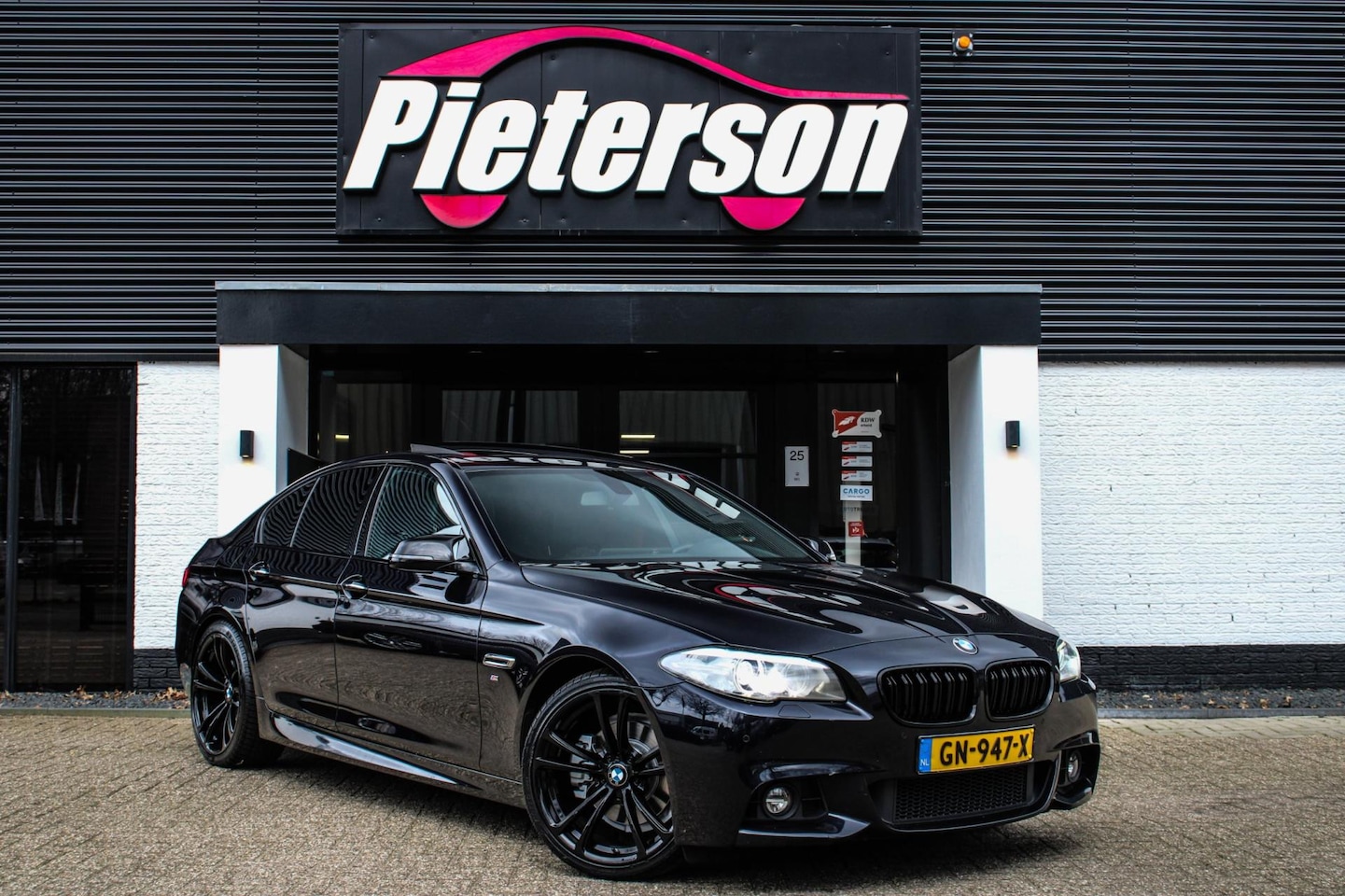 BMW 5-serie - 520i M-Pakket PANO LEDER MEMORY NAVI - AutoWereld.nl